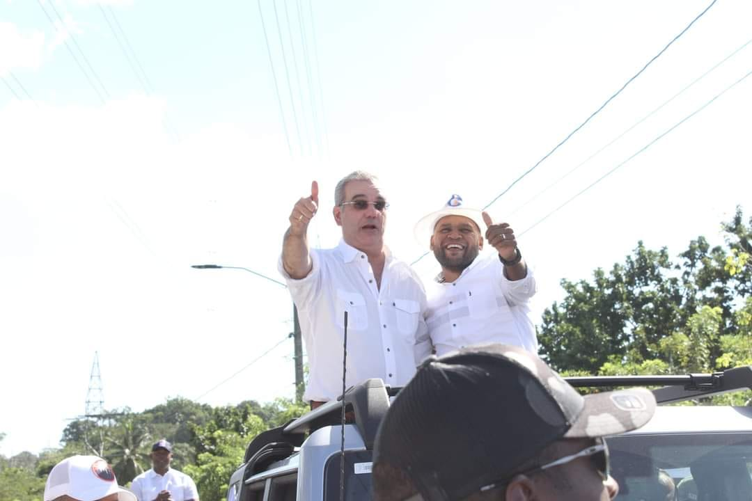 Candidato a Alcalde del PRM recibe al Presidente de la República con multitudinaria Caravana en El Carril.