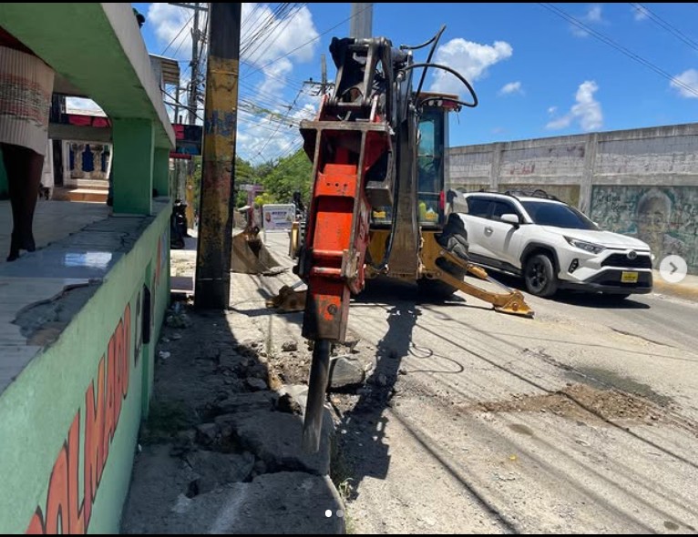 CONSTRUCCION ACERAS Y CONTENES